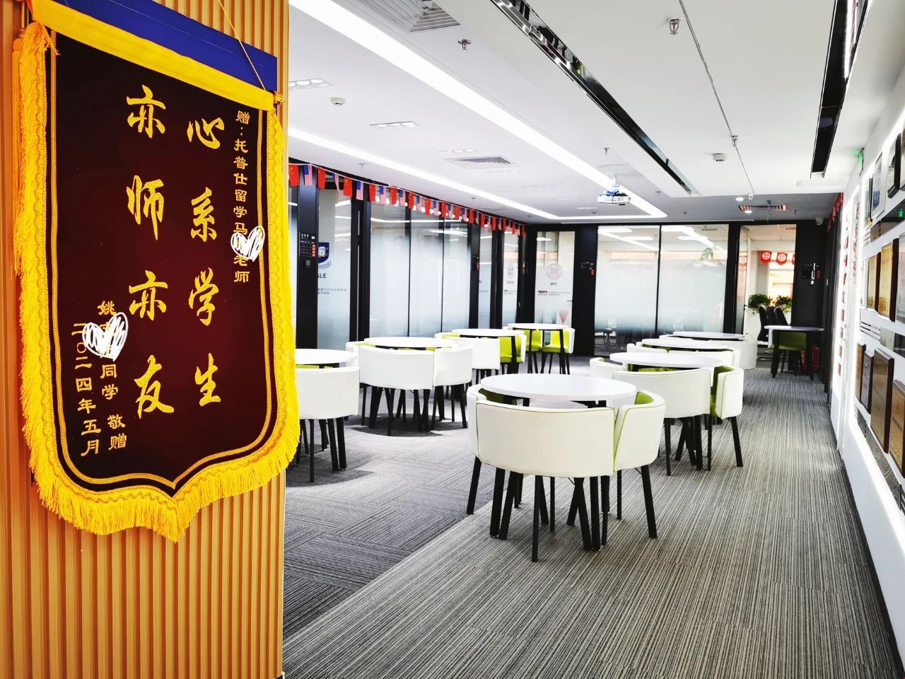 托普仕研究生留學獲學子認可.jpg 托普仕研究生留學獲學子認可.jpg