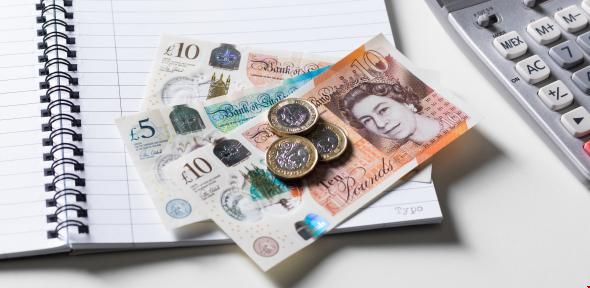 英國(guó)大學(xué)學(xué)費(fèi)一年多少錢.jpg 英國(guó)大學(xué)學(xué)費(fèi)一年多少錢.jpg